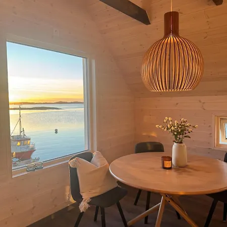 Lägenhet Ny Rorbu Med Fantastisk Havutsikt - Rett Ved Vannet - Inntil 6 Personer