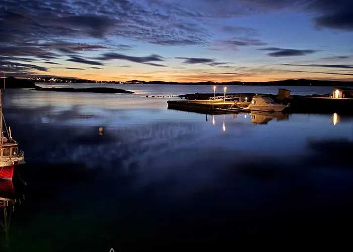 Ny Rorbu Med Fantastisk Havutsikt - Rett Ved Vannet - Inntil 6 Personer Apartment *