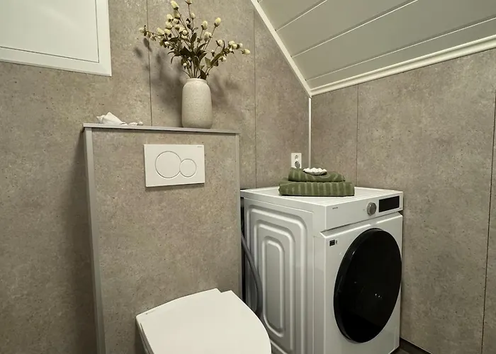 Ny Rorbu Med Fantastisk Havutsikt - Rett Ved Vannet - Inntil 6 Personer Salhus